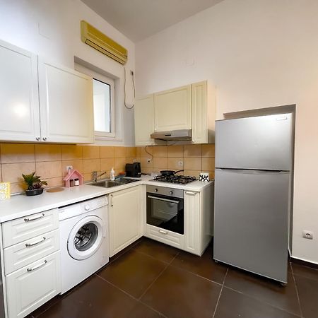 Apartamento Cool Flat In The Heart Of Bucharest'S Fun And History Exterior foto
