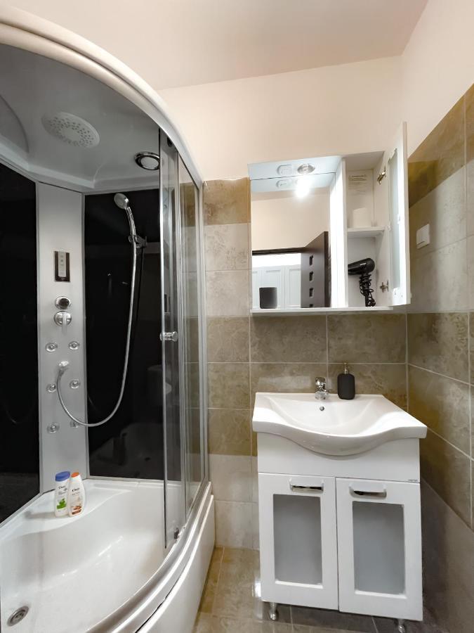 Apartamento Cool Flat In The Heart Of Bucharest'S Fun And History Exterior foto